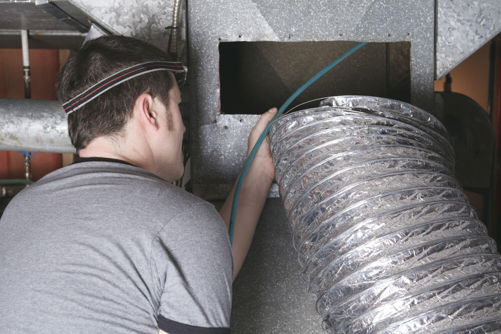 Negative pressure air duct outlet cleaning